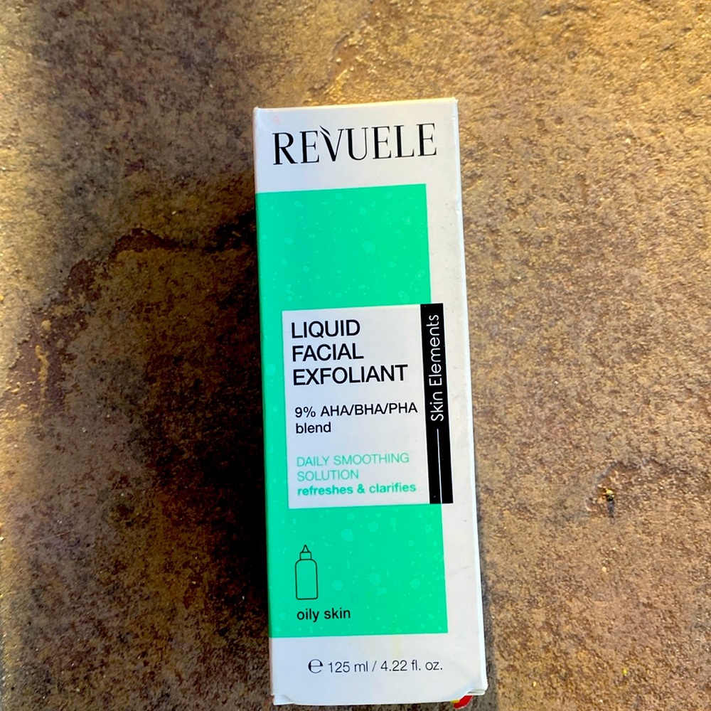 Revuele Liquid Facial Exfoliant for OILYSkin 
9% AHA/BHA/PHA blend 4.22 fl oz